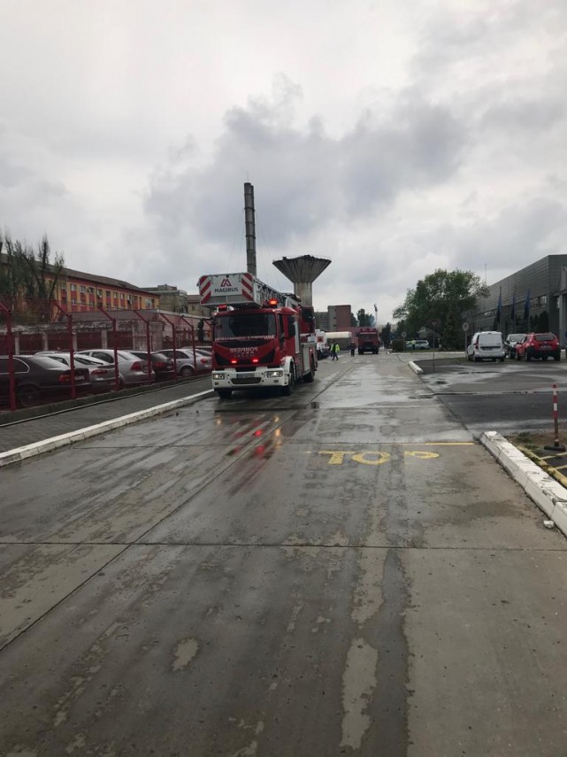 incendiu la o fabrica de cauciucuri din timisoara sute de persoane evacuate populatia avertizata prin incendiu la o fabrica de cauciucuri din timisoara sute de persoane evacuate populatia avertizata prin