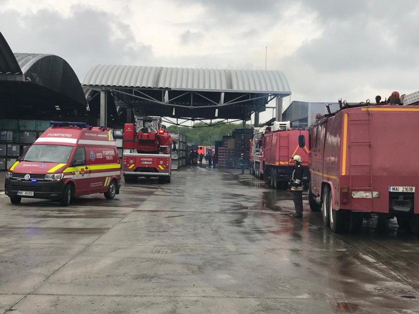 incendiu la o fabrica de cauciucuri din timisoara sute de persoane evacuate populatia avertizata prin incendiu la o fabrica de cauciucuri din timisoara sute de persoane evacuate populatia avertizata prin