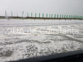 Atenție șoferi! Grindină pe Autostrada A4! Se circulă cu dificultate (galerie foto+video)   
