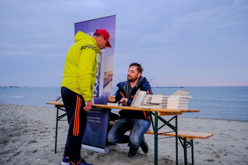 inedit lansare de carte la ora 4 30 pe plaja de la mamaia cu ocazia ultramaratonului autism 24h marea
