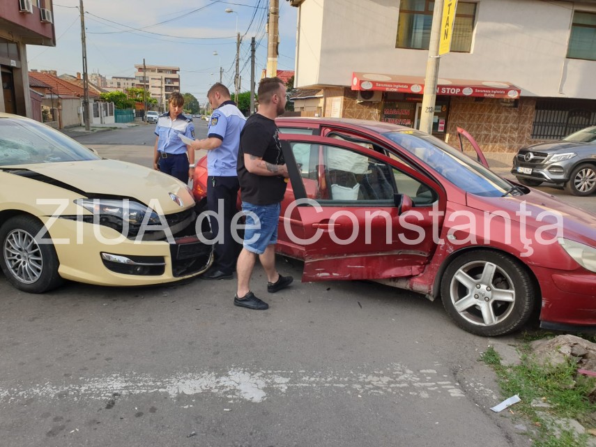 imagini de la eveniment accident rutier la intersectia strazilor baba novac cu andrei muresanu din municipiul