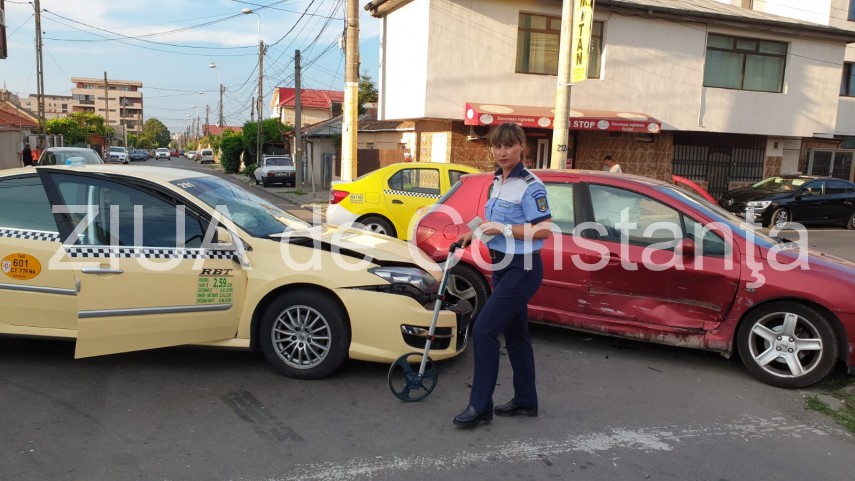 imagini de la eveniment accident rutier la intersectia strazilor baba novac cu andrei muresanu din municipiul