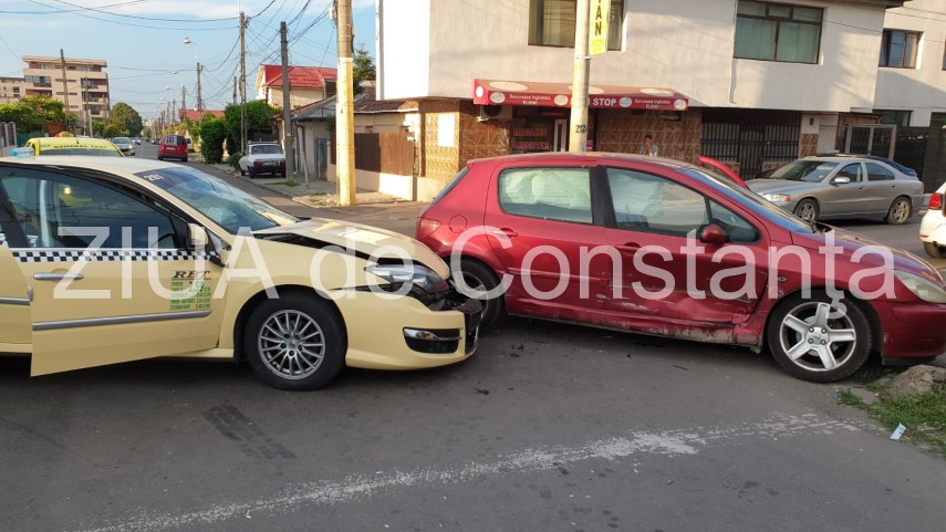 imagini de la eveniment accident rutier la intersectia strazilor baba novac cu andrei muresanu din municipiul