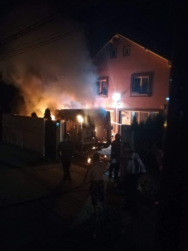 alerta la pompieri incendiu in judetul constanta o masina a luat foc pericol de extindere politia cerceteaza