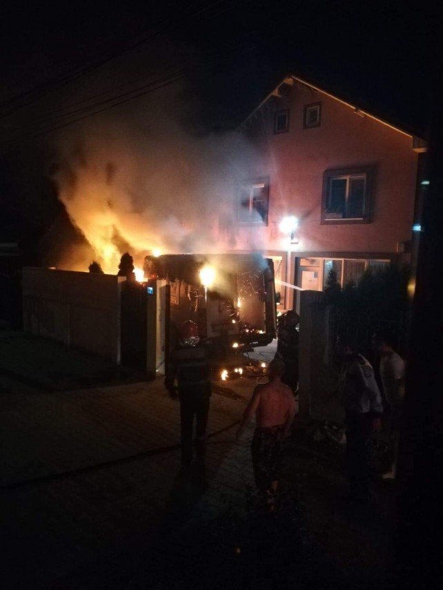 alerta la pompieri incendiu in judetul constanta o masina a luat foc pericol de extindere politia cerceteaza
