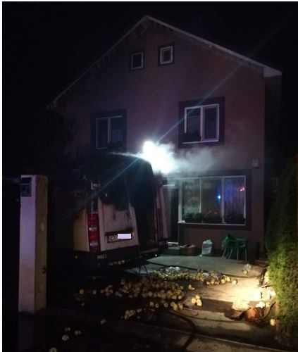 alerta la pompieri incendiu in judetul constanta o masina a luat foc pericol de extindere politia cerceteaza