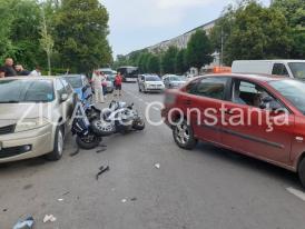 Imagini de la eveniment Accident rutier pe strada Dezrobirii din Constanţa. Un motociclist, implicat (galerie foto+video)   