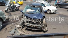 Imagini de la eveniment. Constanţa Accident rutier lângă Spitalul Judeţean, cu două maşini implicate. O persoană rănită (galerie foto + video)    