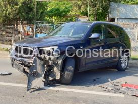 Imagini de la eveniment Judeţul Constanţa. Accident rutier la Ştefan cel Mare. Două maşini implicate. Trei persoane au fost rănite (galerie foto + video)        