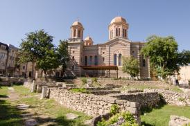 Sărbătoarea Sfinților Apostoli Petru și Pavel Procesiune religioasă și două lansări de carte, vineri, la Arhiepiscopia Tomisului    