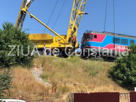 Constanța. Operațiune dificilă de repunere pe șine a locomotivei deraiate (galerie foto+video)  