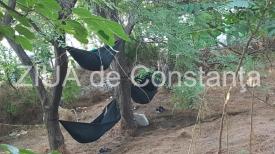 Imaginea zilei. La ce variantă au apelat participanții la Neversea pentru a se odihni între concerte (galerie foto)