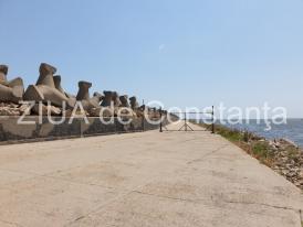 Pescarii sunt supăraţi! Accesul a fost complet restricţionat către Farul Alb din Portul Constanţa (galerie foto + video)  