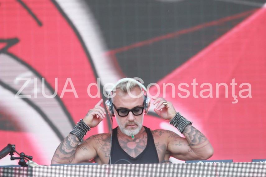 ultima zi a festivalului neversea peste 60 000 de festivalieri au dansat pe muzica dj ilor lost frequencies