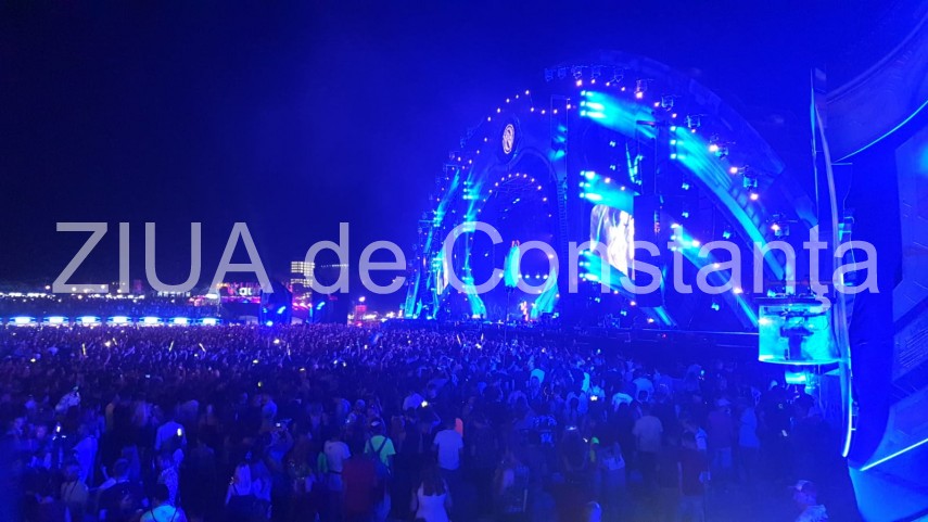 neversea noapte de neuitat pe plaja din constanta zeci de mii de oameni au cantat noi suntem romani alaturi