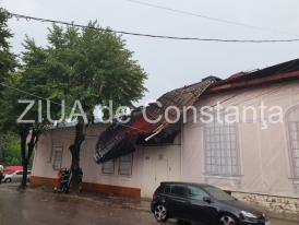 LIVE VIDEO Constanța Acoperișul fostului restaurant Beirut, desprins. Intervin pompierii (galerie foto+video)     