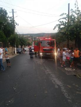 Zeci de pompieri militari mobilizaţi pentru intervenţii, în urma fenomenelor meteo extreme din Constanţa