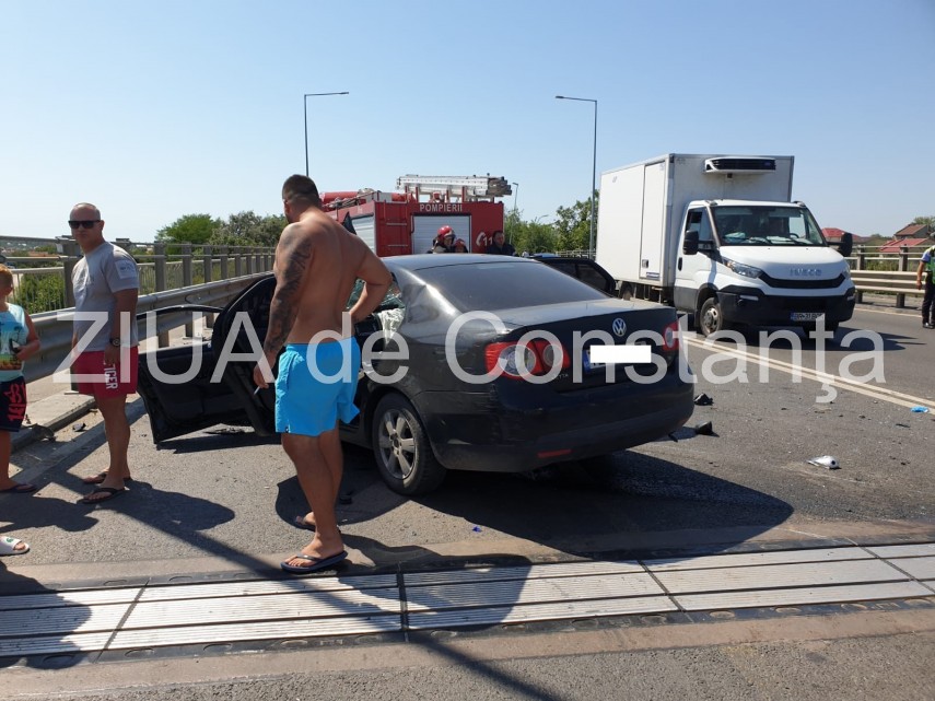 carambol rutier grav pe podul de la agigea trei masini implicate o victima este incarcerata 697660