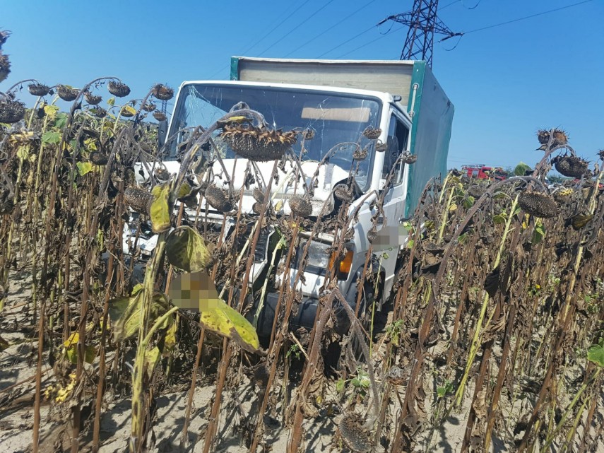 s a activat planul rosu de interventie microbuz cu persoane rasturnat in afara soselei 697668