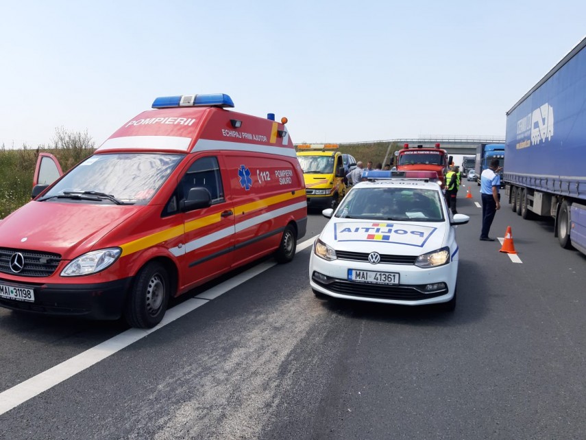 carambol pe autostrada a1 o camioneta un microbuz de marfa si doua autoturisme implicate 697666