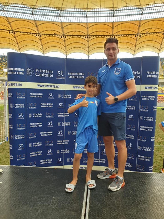 au jucat pe arena nationala grupa 2010 de la farul constanta pe podium la festivalul sportului pentru
