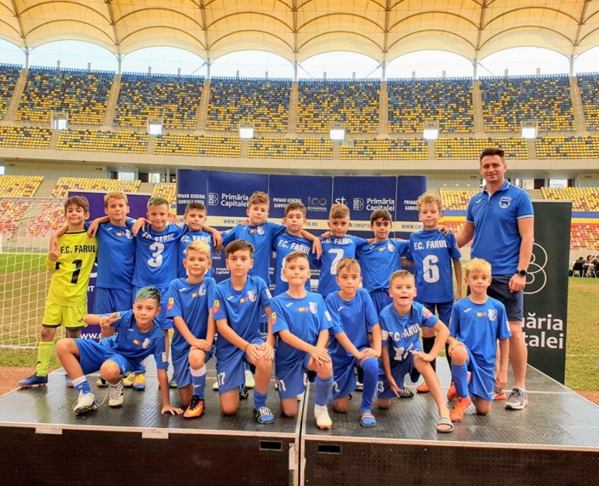 au jucat pe arena nationala grupa 2010 de la farul constanta pe podium la festivalul sportului pentru