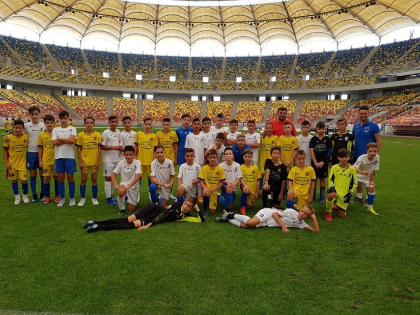 au jucat pe arena nationala grupa 2010 de la farul constanta pe podium la festivalul sportului pentru