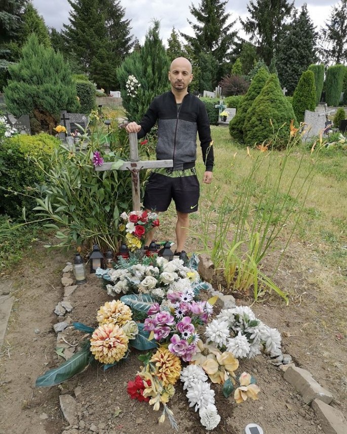 antrenorul marcel jipeanu de la kempo navodari dupa 22 de ani a ajuns la mormantul tatalui sau in polonia