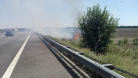 Atenţie şoferi Incendiu de vegetaţie pe Autostrada A2. Se circulă doar pe banda doi