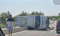 Circulaţie blocată pe DN 39, la ieşire din localitatea 23 August. O dubiţă s-a răsturnat pe carosabil