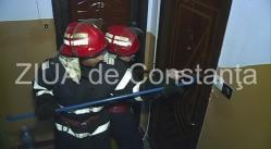 Pompierii constănţeni, solicitaţi pe Aleea Topolog pentru deblocarea unei uşi