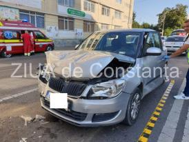 Accident rutier pe bulevardul 1 Mai din Constanţa. Un pieton, rănit. Două maşini, avariate (galerie foto)    