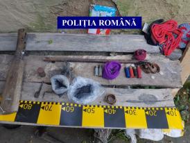 Poliția Română Acțiune pentru prevenirea și combaterea ilegalităților cu arme și muniții. Opt persoane reținute (Galerie foto)