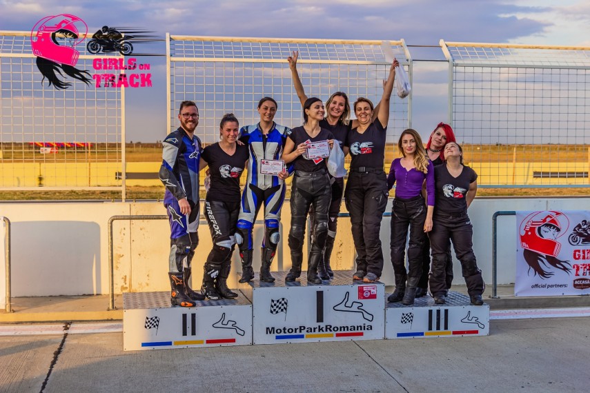 girls on track 3 motociclistele au facut din nou spectacol pe circuit constanta pe podiumul celor mai