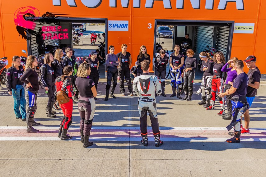 girls on track 3 motociclistele au facut din nou spectacol pe circuit constanta pe podiumul celor mai