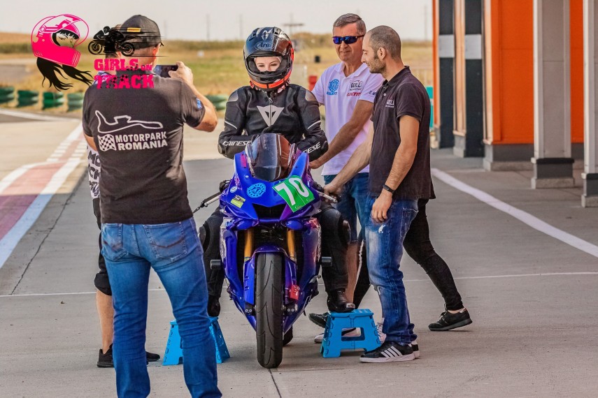 girls on track 3 motociclistele au facut din nou spectacol pe circuit constanta pe podiumul celor mai