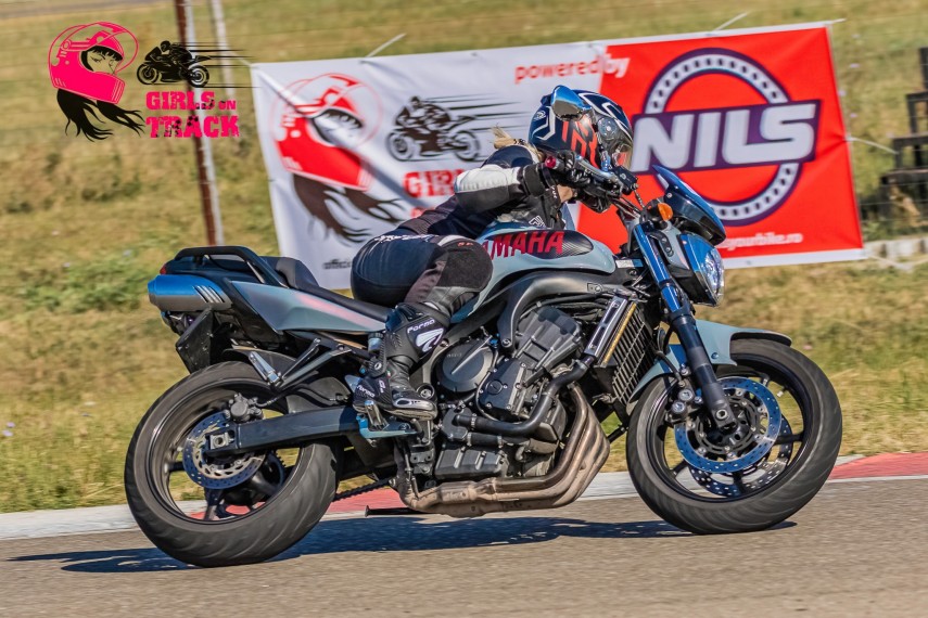 girls on track 3 motociclistele au facut din nou spectacol pe circuit constanta pe podiumul celor mai