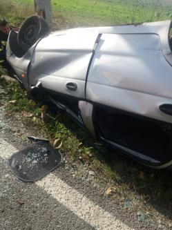 Județul Tulcea Un autoturism s-a răsturnat în afara părții carosabile. O persoană a fost rănită