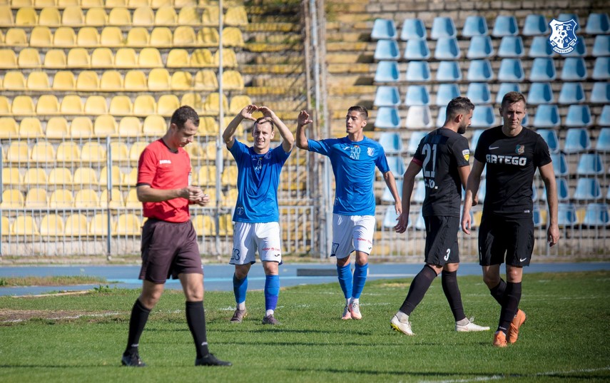 dedicatie speciala a marcat in fc farul pandurii tg jiu 5 0 si s a dus glont sa si sarute iubita galerie