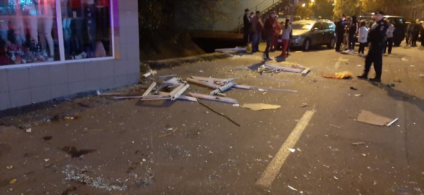 UPDATE: Explozie la Tulcea. Peste 20 de garsoniere ...