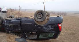 Eveniment rutier în județul Tulcea. Un autoturism s-a răsturnat. Victimele, transportate la spital