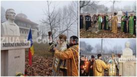 LIVETEXT Dezvelirea monumentului ridicat în memoria poetului Mihai Eminescu, din parcul Mănăstirii Dervent. Slujba de sfințire, oficiată de ÎPS Teodosie (galerie foto+video)                   