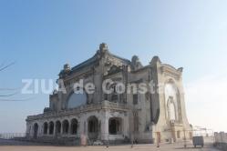 Ce se întâmplă azi la Cazino  Începerea lucrărilor, de ziua lui Eminescu. Statuia poetului veghează de la câţiva paşi bătrânul edificiu