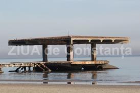 Sondaj de opinie  Pasarela din Mamaia, simbolul litoralului interbelic, trebuie demolată sau reabilitată?