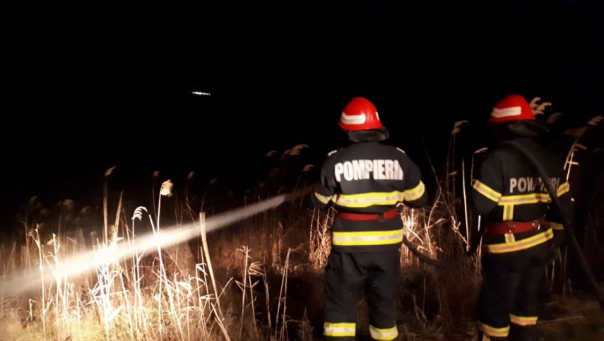 pompierii tulceni intervin in apropierea manastirii saon ce arde galerie foto 711272