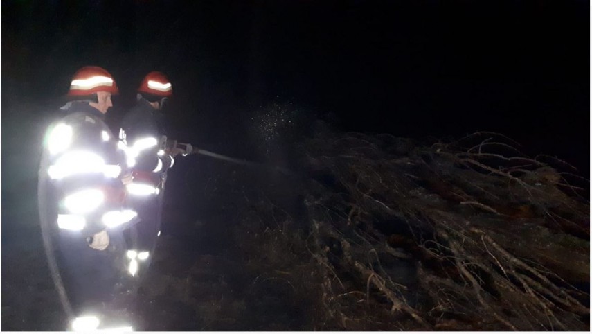 pompierii tulceni intervin in apropierea manastirii saon ce arde galerie foto 711272