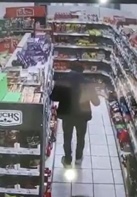 Ghinion pentru un hoț. A fost prins de un jandarm care stătea pe Facebook, în timpul liber (video)