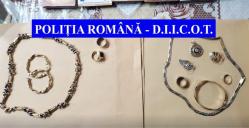 Grup infracțional organizat, specializat în trafic de persoane, de minori şi proxenetism, destructurat de procurori (galerie foto) 