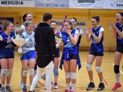 Voleibalista Elena Albu, cerută în căsătorie pe teren, la finele meciului CS Medgidia - Dinamo (galerie foto) 