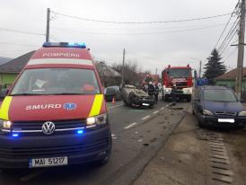 Eveniment rutier în Bistrița. O mașină s-a răsturnat pe șosea